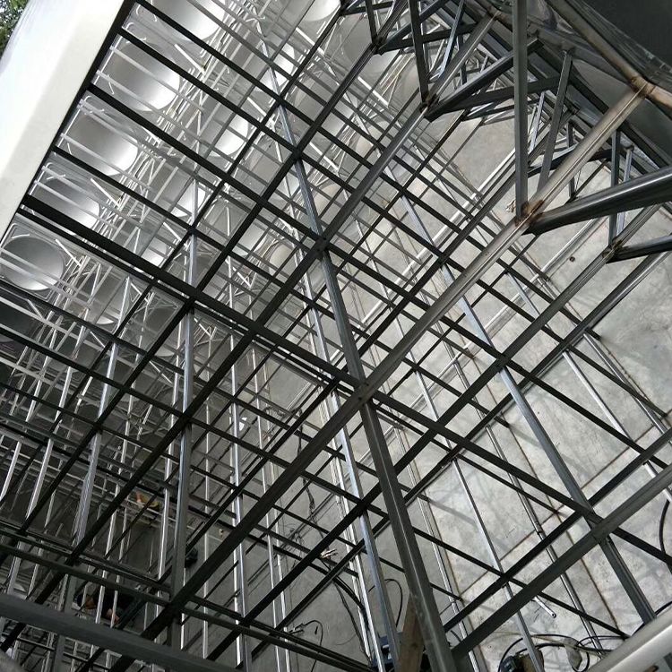 不銹鋼水箱和玻璃水箱哪個(gè)好？